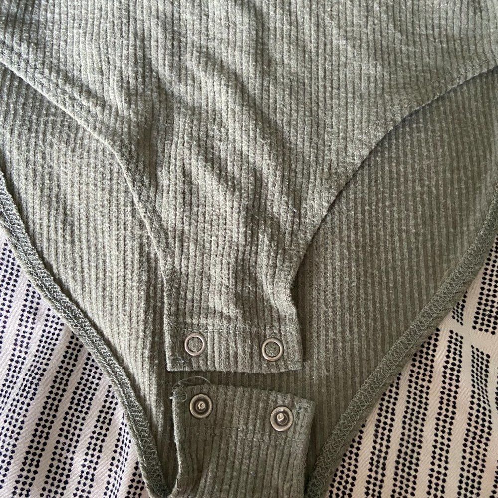 AE Tight Long-Sleeve Bodysuit - Picture 4 of 4